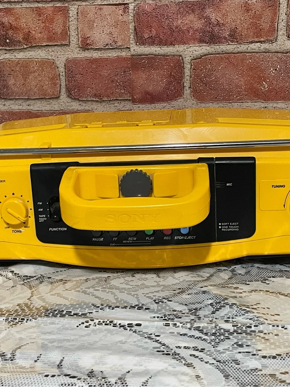 Vintage Sony Sports CFS-920 FM/AM Stereo Cassette Boombox - Works Great